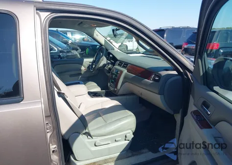 2011 Chevrolet Suburban 1500 Lt1 из США, поврежденный, VIN 1GNSCJE0XBR386334